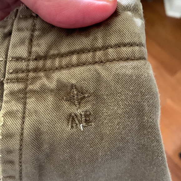 AEO Distressed Cargo Shorts lt Olive Green/ Brown - Picture 5 of 9